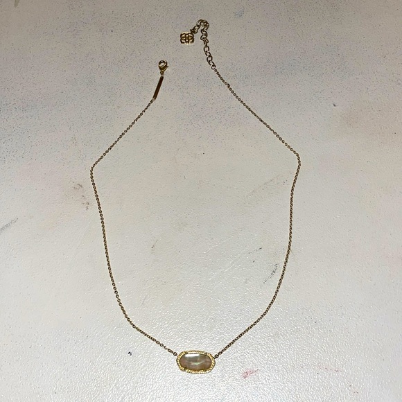 Kendra Scott Pendant Necklace Golden - Picture 1 of 5